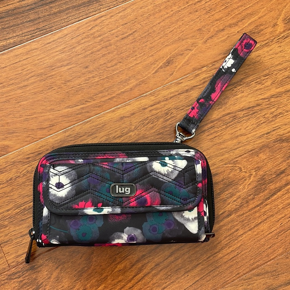 Lug Clutch Wallet